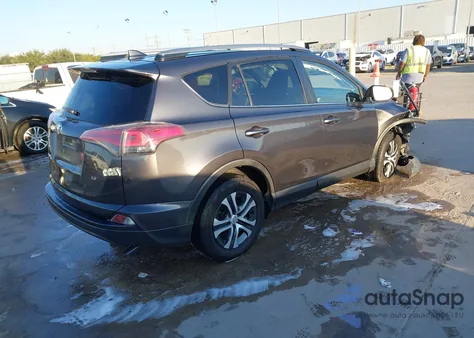 2018 Toyota Rav4 Le z USA, uszkodzony, nr VIN JTMZFREV7JJ747816
